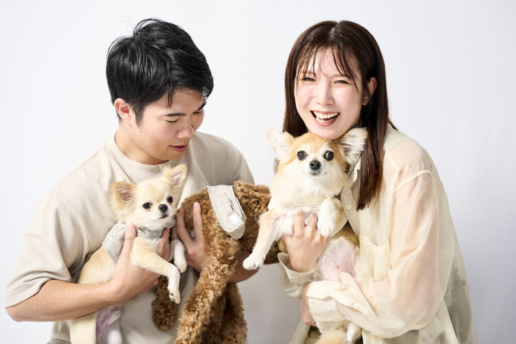 優しい色合いのお揃いコーデで撮影