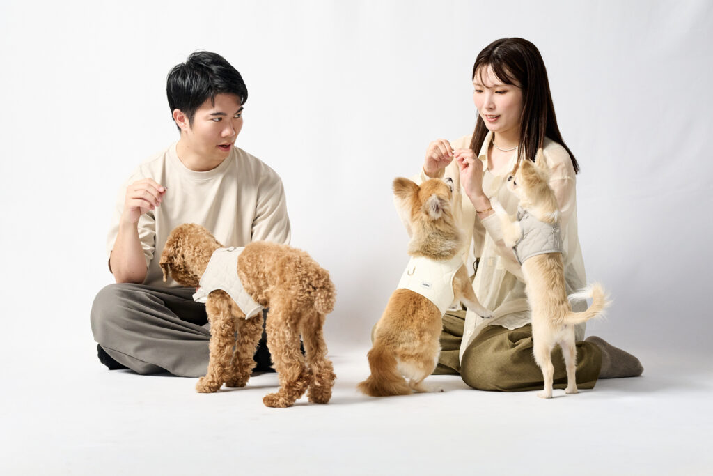 優しい色合いのお揃いコーデで撮影
