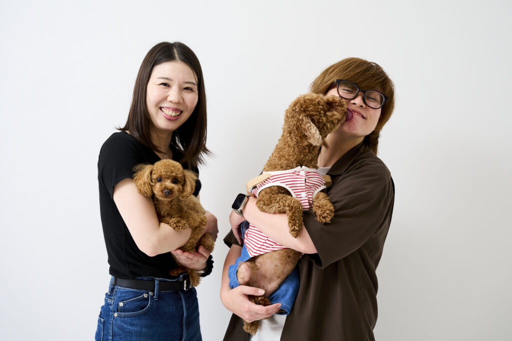 笑顔が弾ける仲良しトイプードル